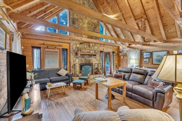 402 Sun Mountain Dr, Chatsworth, GA 30705