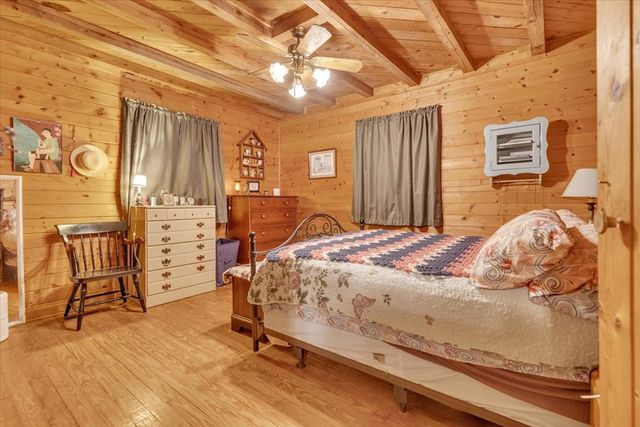 402 Sun Mountain Dr, Chatsworth, GA 30705