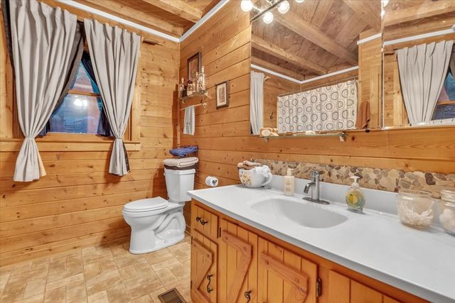 402 Sun Mountain Dr, Chatsworth, GA 30705