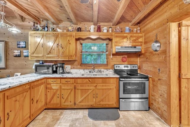 402 Sun Mountain Dr, Chatsworth, GA 30705