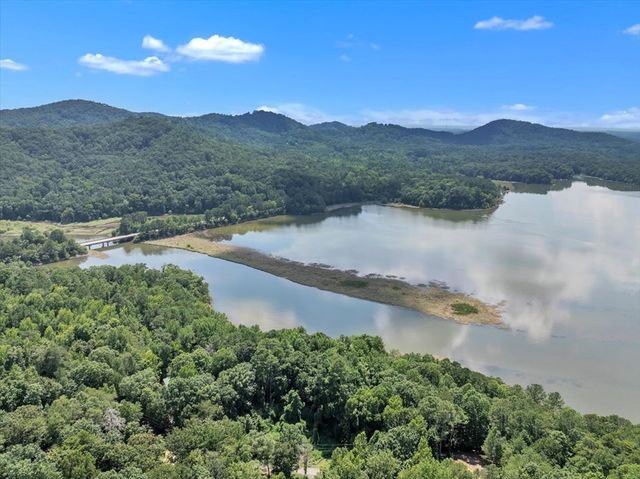 402 Sun Mountain Dr, Chatsworth, GA 30705
