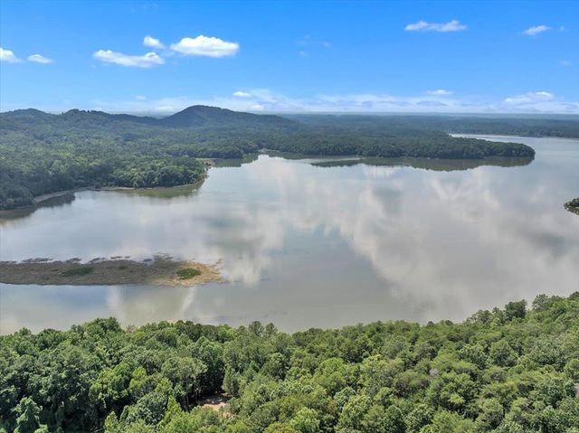 402 Sun Mountain Dr, Chatsworth, GA 30705
