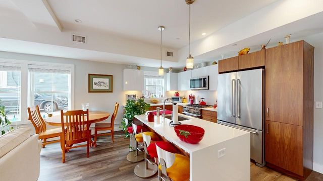 259 Walden St. 104, Cambridge, MA 02138