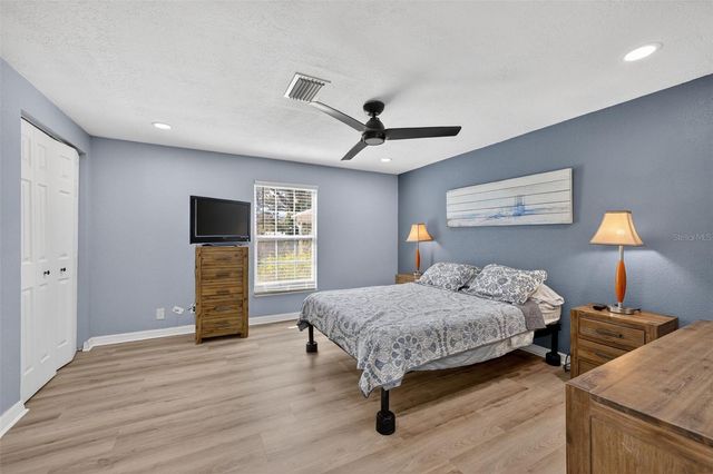 10262 MEMORIAL HIGHWAY, Tampa, FL 33615