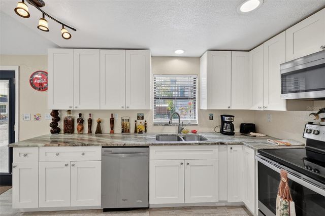 10262 MEMORIAL HIGHWAY, Tampa, FL 33615