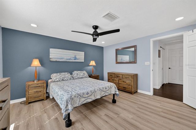 10262 MEMORIAL HIGHWAY, Tampa, FL 33615