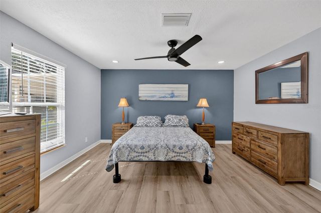 10262 MEMORIAL HIGHWAY, Tampa, FL 33615