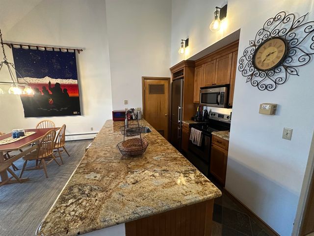 4 Sportscenter Village Way B33, Dover, VT 05356