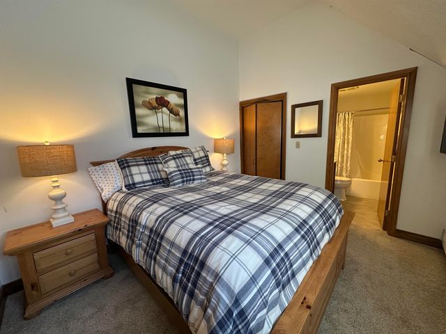 4 Sportscenter Village Way B33, Dover, VT 05356