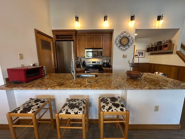 4 Sportscenter Village Way B33, Dover, VT 05356