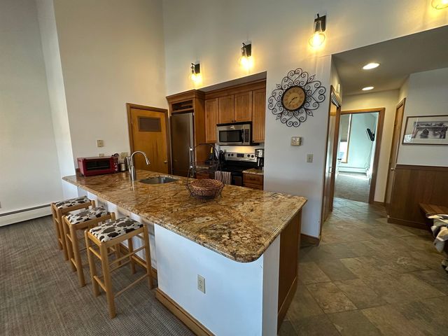 4 Sportscenter Village Way B33, Dover, VT 05356