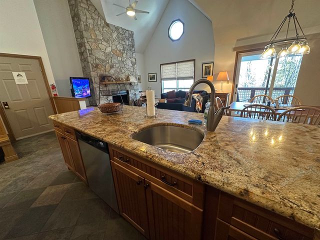 4 Sportscenter Village Way B33, Dover, VT 05356