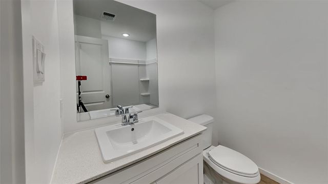 1925 Honey Locust Drive, Mustang, OK 73128