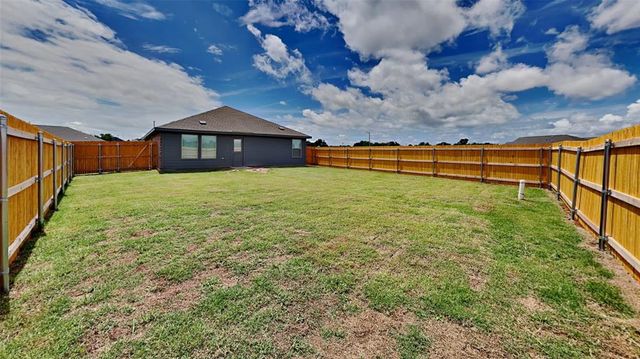 1925 Honey Locust Drive, Mustang, OK 73128
