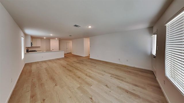1925 Honey Locust Drive, Mustang, OK 73128