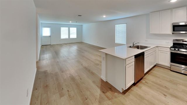 1925 Honey Locust Drive, Mustang, OK 73128
