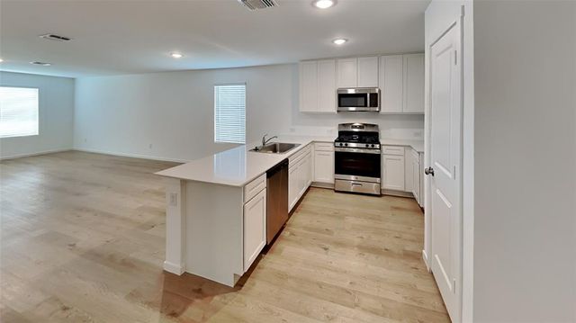 1925 Honey Locust Drive, Mustang, OK 73128