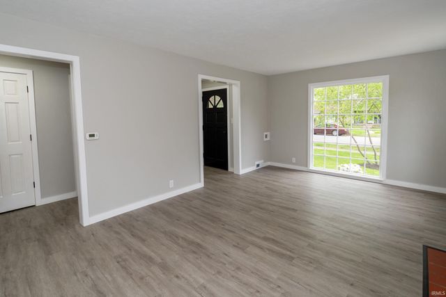 1140 E Victoria Street, South Bend, IN 46614