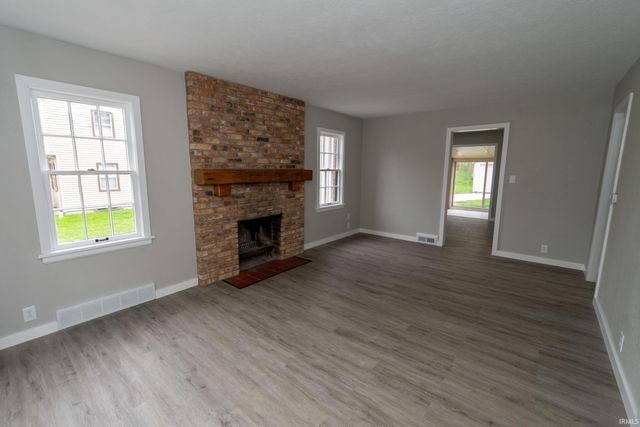 1140 E Victoria Street, South Bend, IN 46614