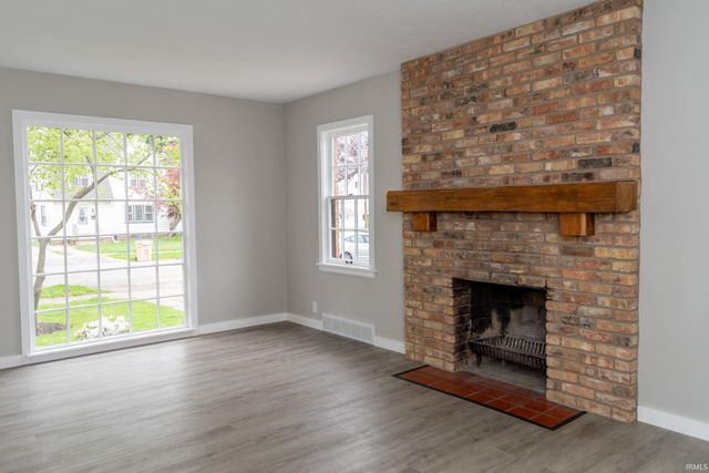 1140 E Victoria Street, South Bend, IN 46614