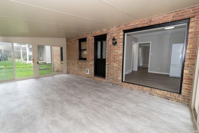 1140 E Victoria Street, South Bend, IN 46614
