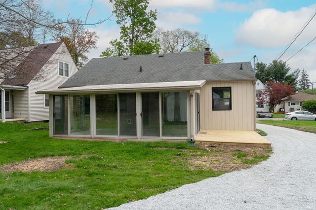 1140 E Victoria Street, South Bend, IN 46614