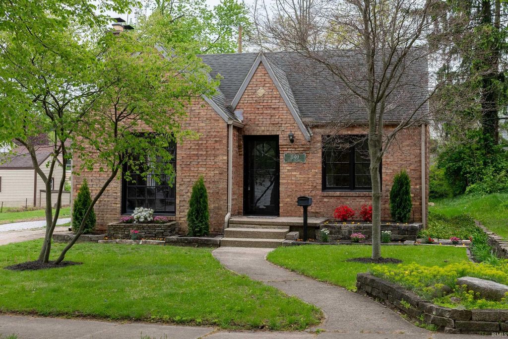 1140 E Victoria Street, South Bend, IN 46614