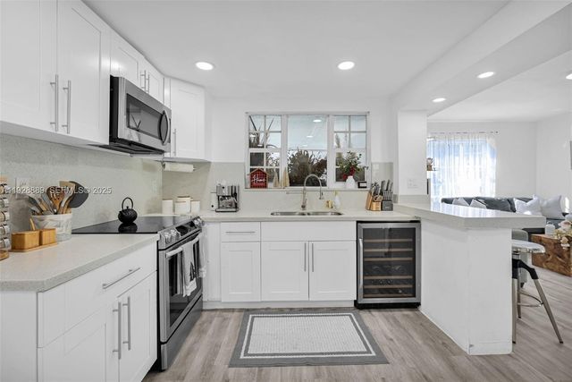 3711 SW 27th Ter, Miami, FL 33134