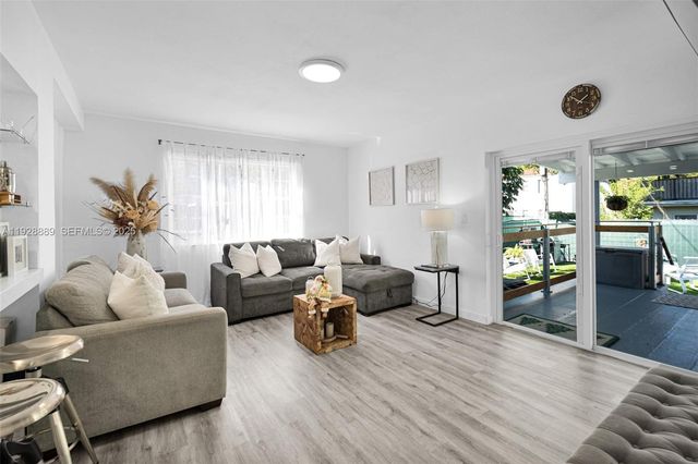 3711 SW 27th Ter, Miami, FL 33134