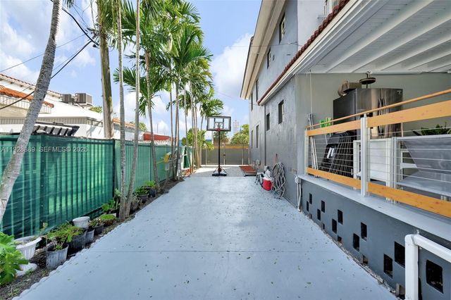 3711 SW 27th Ter, Miami, FL 33134