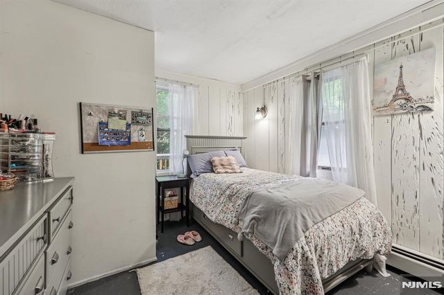 8 Woodland Road, Ringwood, NJ 07456