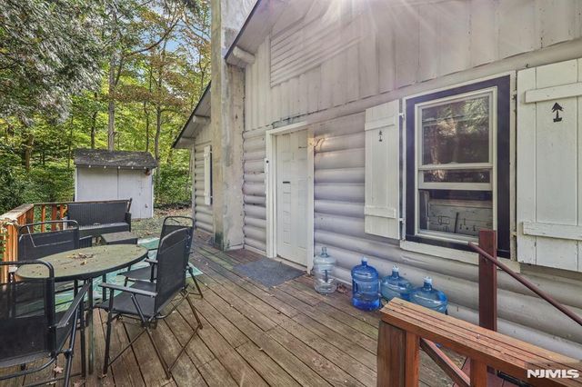 8 Woodland Road, Ringwood, NJ 07456