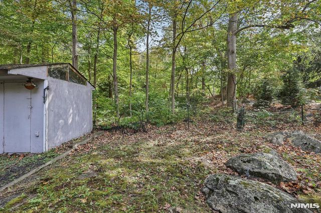 8 Woodland Road, Ringwood, NJ 07456