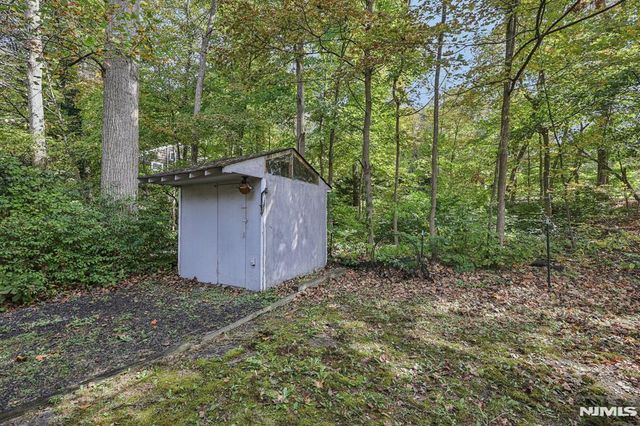 8 Woodland Road, Ringwood, NJ 07456