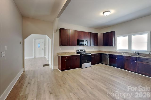 318 Bruce Avenue, Mooresville, NC 28115