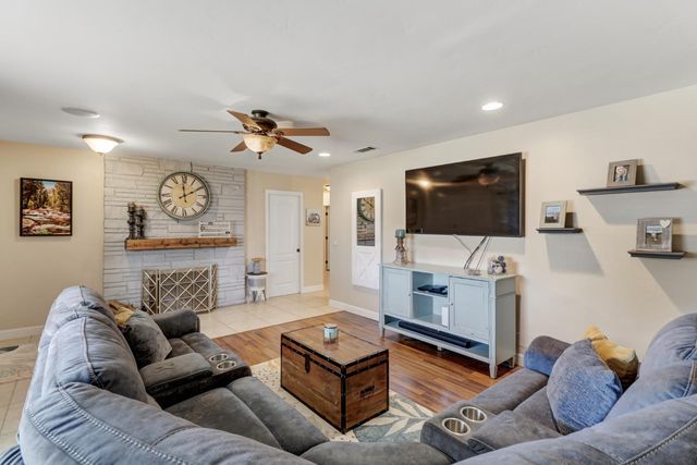 6632 Mirwood Ct, Orangevale, CA 95662