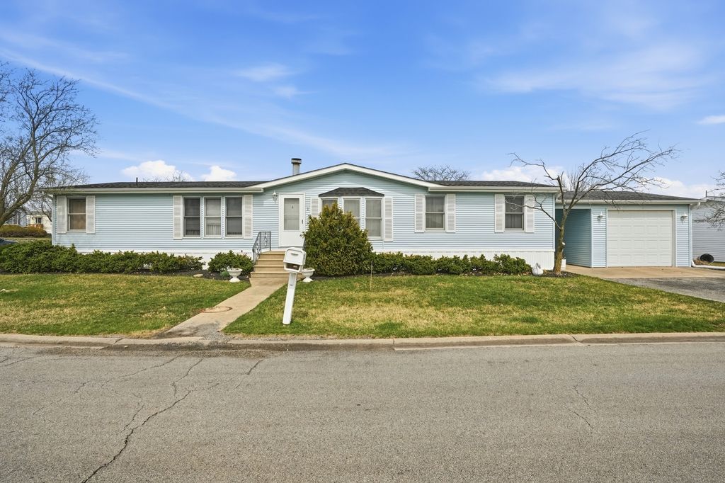 1 Swallow Lane, Beecher, IL 60401