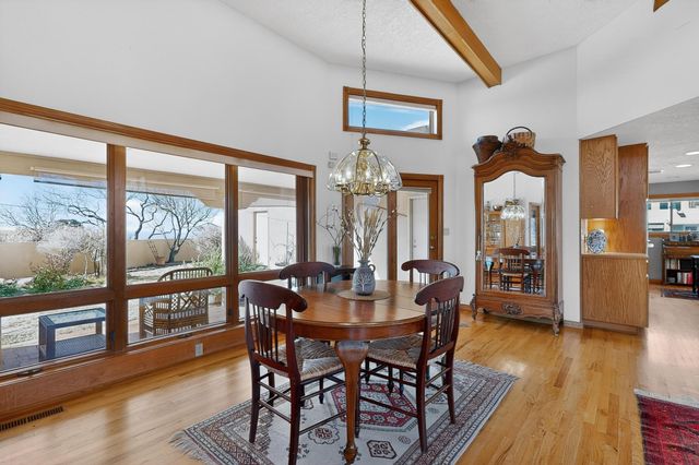 419 Live Oak Court NE, Albuquerque, NM 87122