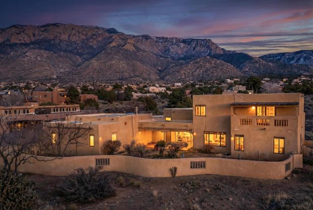 419 Live Oak Court NE, Albuquerque, NM 87122