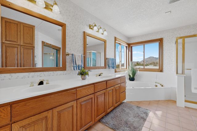 419 Live Oak Court NE, Albuquerque, NM 87122