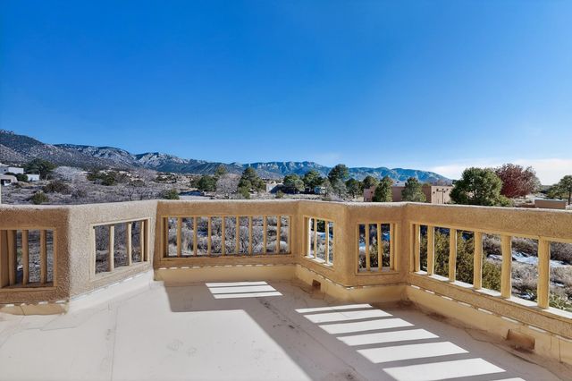 419 Live Oak Court NE, Albuquerque, NM 87122