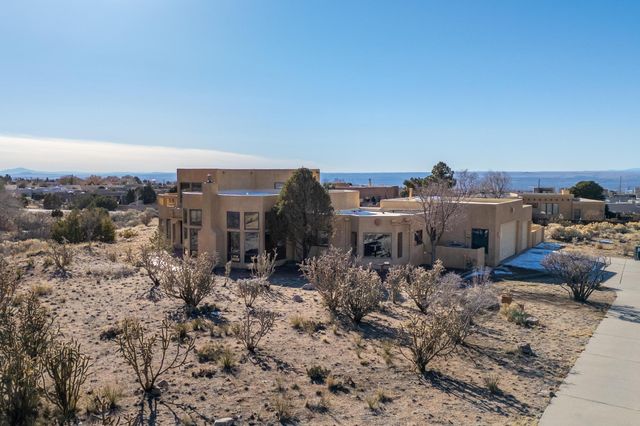 419 Live Oak Court NE, Albuquerque, NM 87122