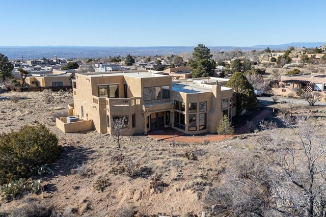 419 Live Oak Court NE, Albuquerque, NM 87122