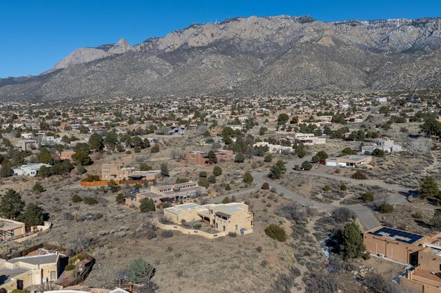 419 Live Oak Court NE, Albuquerque, NM 87122