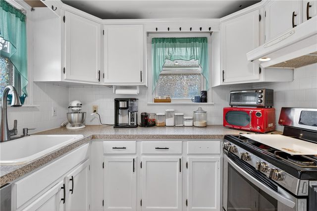 122 Leigh Street, Warwick, RI 02889