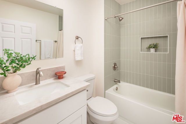 6190 Mesa Avenue, Los Angeles, CA 90042