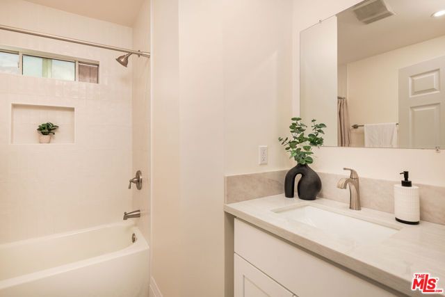 6190 Mesa Avenue, Los Angeles, CA 90042