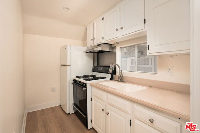 6190 Mesa Avenue, Los Angeles, CA 90042