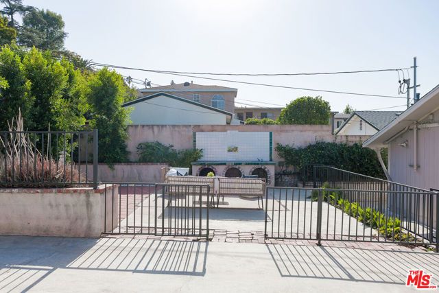 6190 Mesa Avenue, Los Angeles, CA 90042
