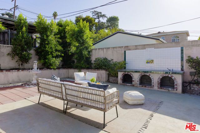 6190 Mesa Avenue, Los Angeles, CA 90042